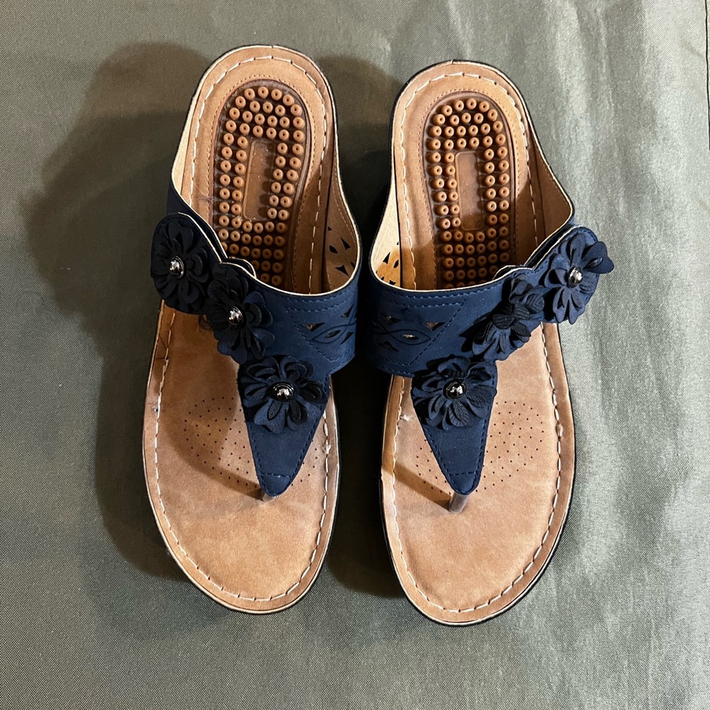 Pretty Sandals Like New!  Comfortable!